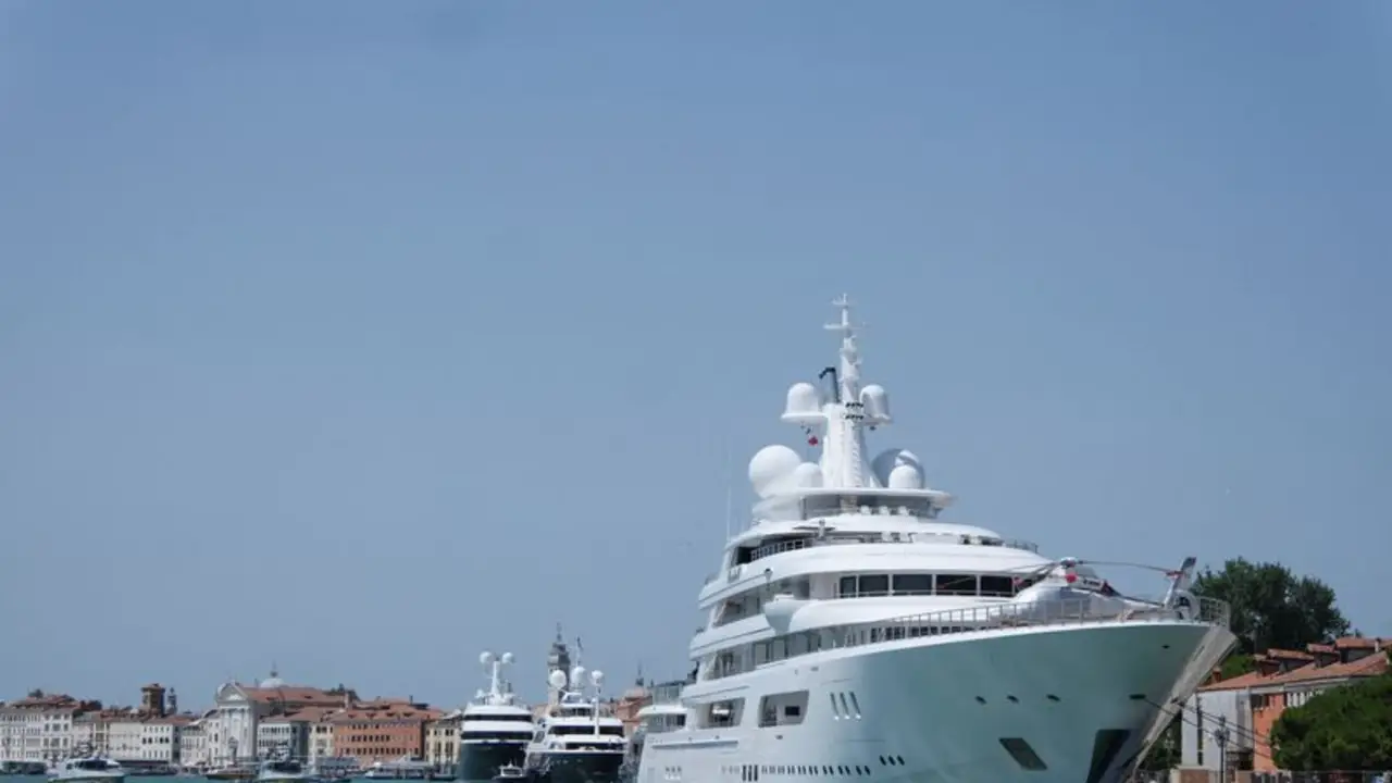 Venecia se prepara para protestas por la llegada del embajador de EEUU en un superyate