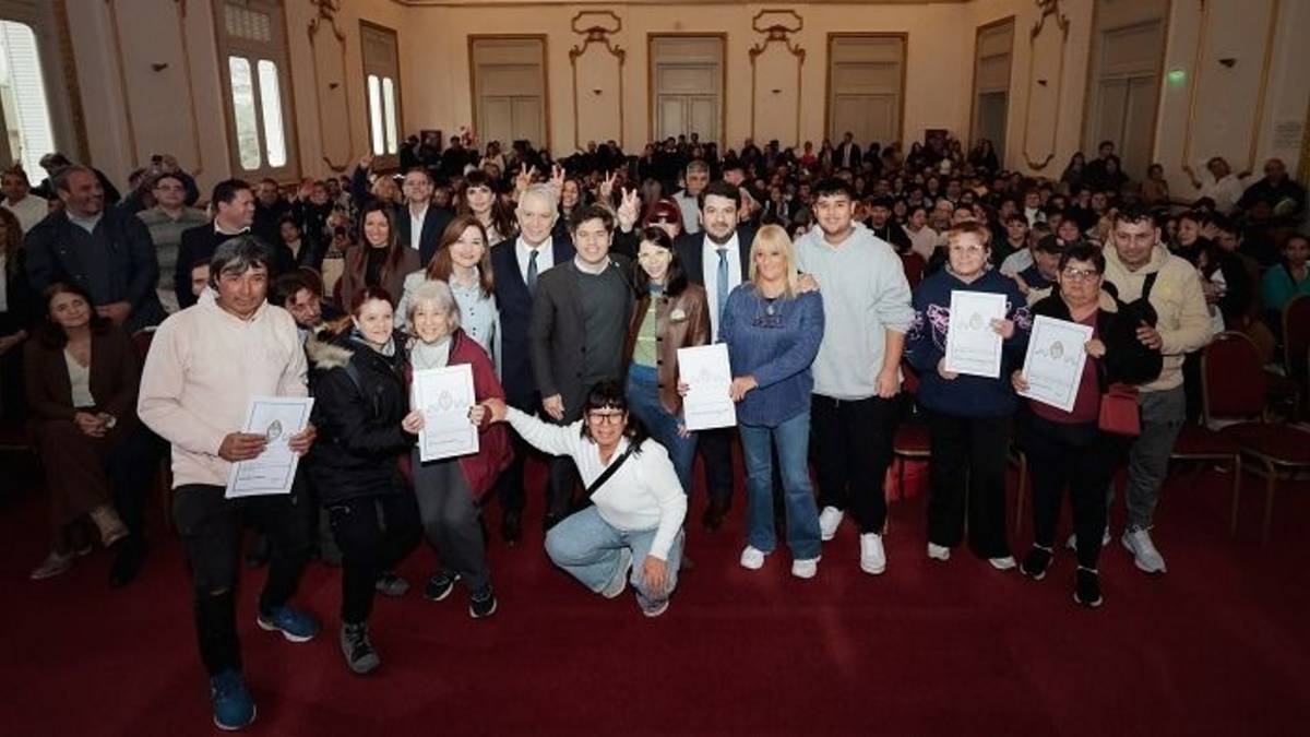 "Mucho más que un papel": Kicillof entregó 400 escrituras gratuitas del programa Mi Escritura, Mi Casa