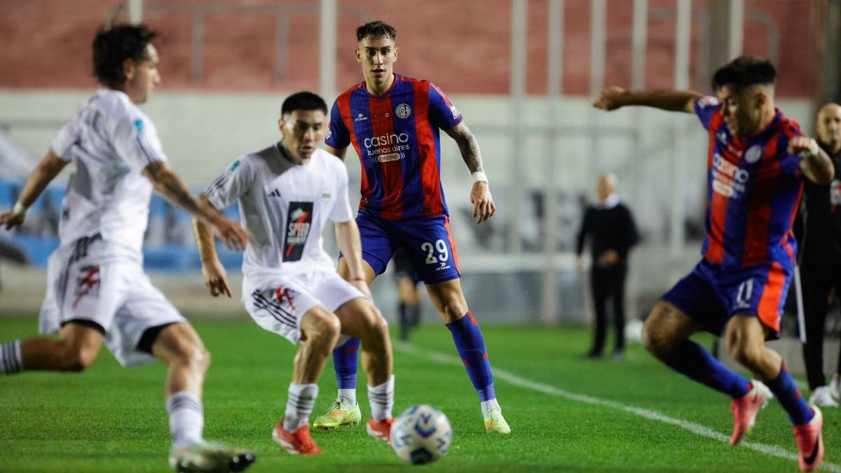 No levanta cabeza: el San Lorenzo de Pipo Gorosito tropezó en el debut y Riestra le dio un cachetazo histórico