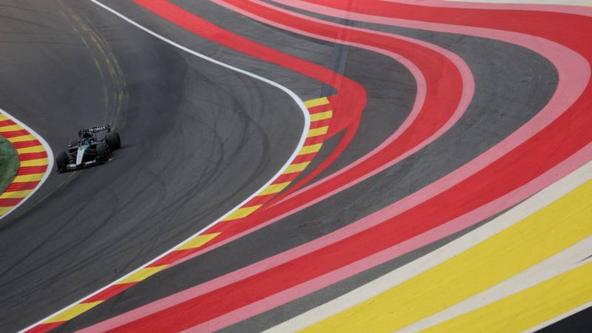 Russell dice que un problema grave está ralentizando su auto y descarta que sea su estilo de manejo