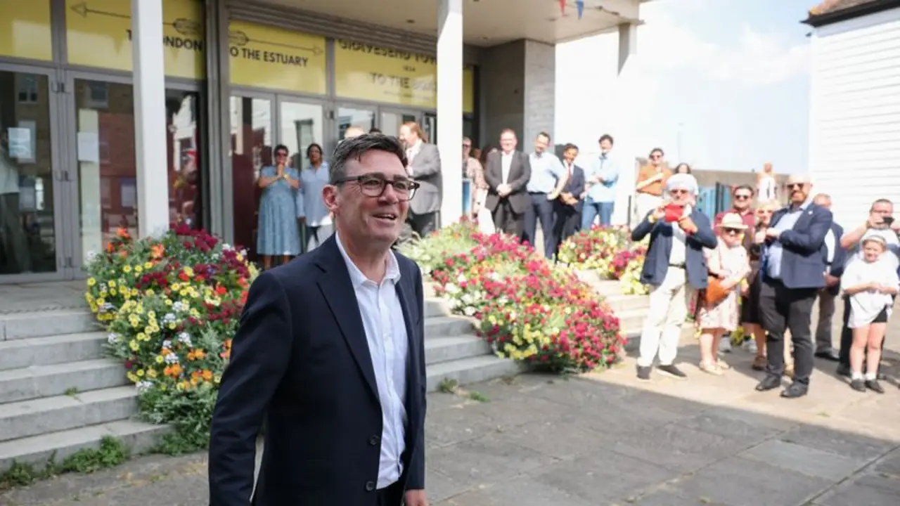 Burnham abandona proyecto de identificación digital para dar prioridad al costo de la vida: portavoz