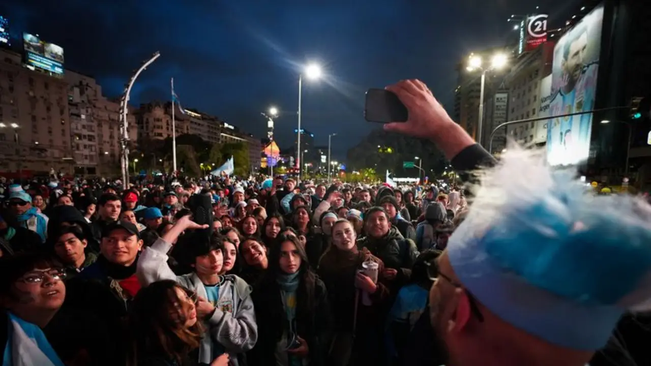 Argentinos lloran derrota en final del Mundial ante España