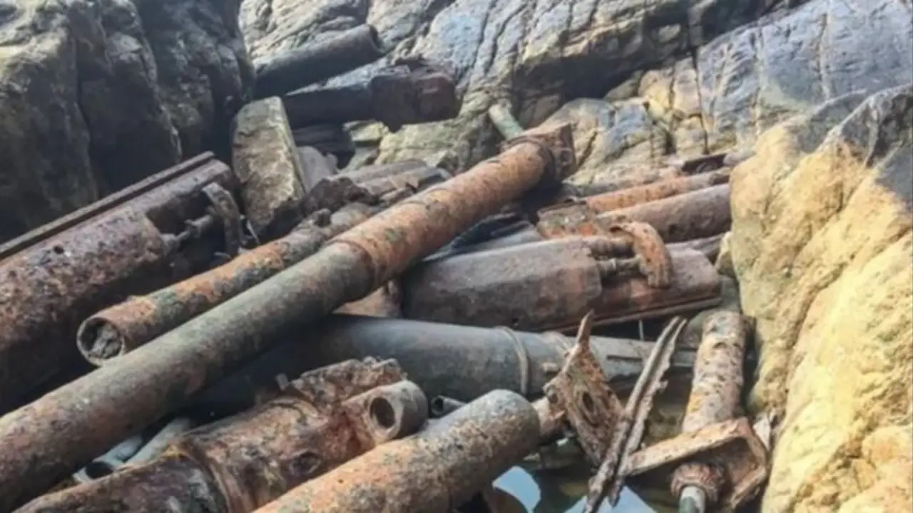 El impactante hallazgo bajo un río: apareció un cañón de la Segunda Guerra Mundial casi intacto