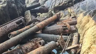 El impactante hallazgo bajo un río: apareció un cañón de la Segunda Guerra Mundial casi intacto El impactante hallazgo bajo un río: apareció un cañón de la Segunda Guerra Mundial casi intacto