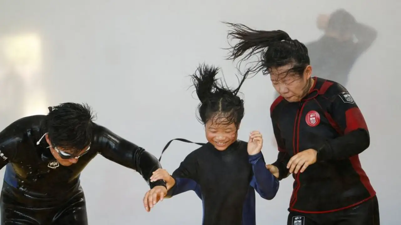 En China, la gente se enfrenta a tifones simulados para prepararse para los auténticos
