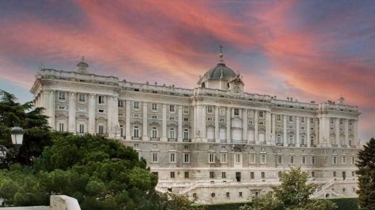El Palacio Real se tiñe de rojo para celebrar la victoria de España en el Mundial