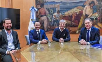 Valdés se reúne con Caputo: Yacyretá, coparticipación y obra pública, los ejes del reclamo