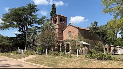 Escapada de fin de semana: el pueblo secreto a dos horas de CABA con una estación de 1896, una iglesia toscana de Bustillo y la paz absoluta del campo. Escapada de fin de semana: el pueblo secreto a dos horas de CABA con una estación de 1896, una iglesia toscana de Bustillo y la paz absoluta del campo.