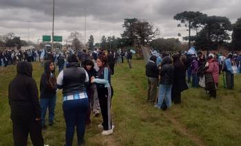 Cientos de personas se acercan a Ezeiza para recibir a la Selección | Mundial 2026