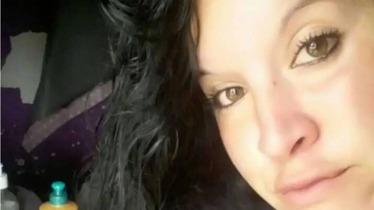 Lo condenaron por violencia de género, está libre y mató a la mamá de su hija