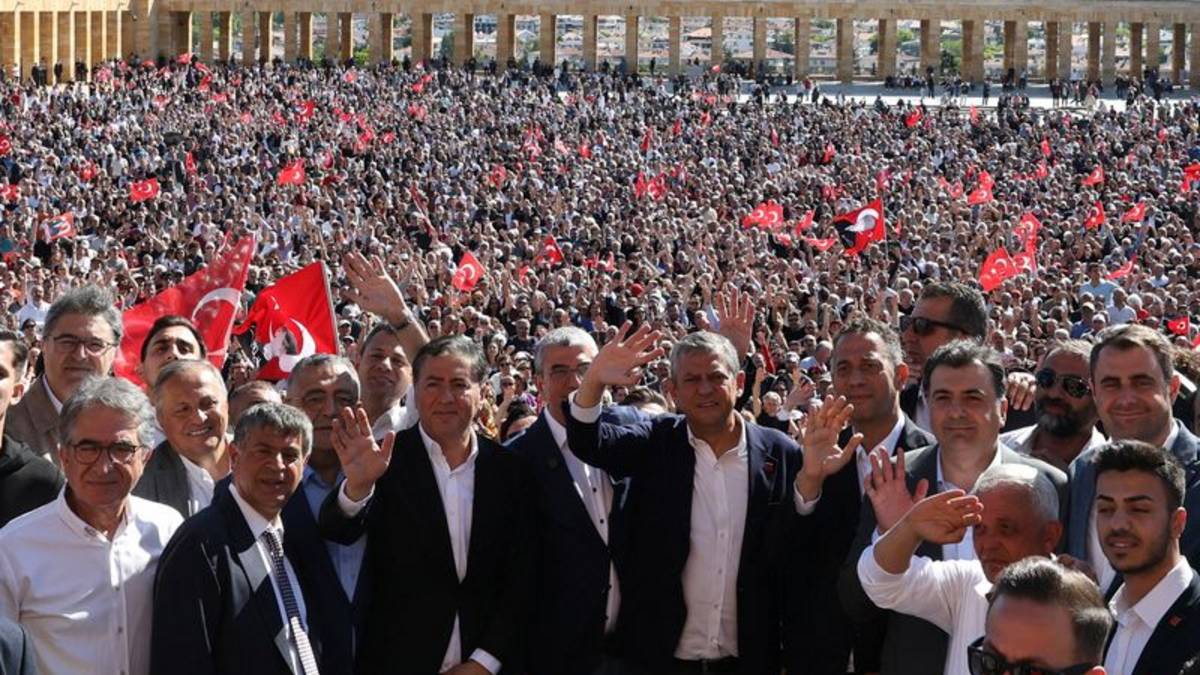 El líder de la oposición turca formará un nuevo partido para desafiar a Erdogan