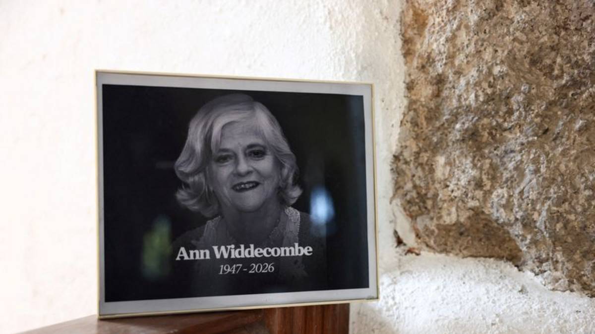 Exministra británica Widdecombe fue asesinada con 21 golpes de martillo: fiscales