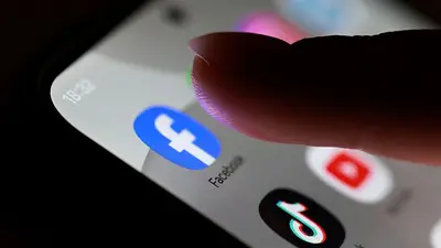 Senadores franceses respaldan prohibición del uso de redes sociales para los menores de 15 años Senadores franceses respaldan prohibición del uso de redes sociales para los menores de 15 años