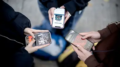 Francia prohibió las redes sociales a los menores de 15 años Francia prohibió las redes sociales a los menores de 15 años