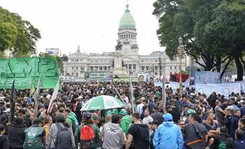 La movilización de la CGT y las CTA con los jubilados suma volumen político | Acto frente al congreso