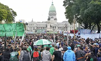 La movilización de la CGT y las CTA con los jubilados suma volumen político | Acto frente al congreso