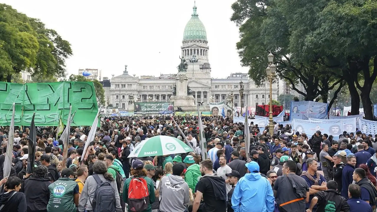 La movilización de la CGT y las CTA con los jubilados suma volumen político