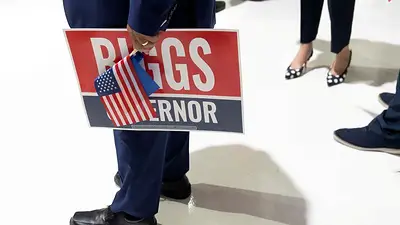 Candidatos respaldados por Trump ganan las reñidas primarias de Arizona Candidatos respaldados por Trump ganan las reñidas primarias de Arizona