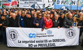 Jubilados y sindicatos protestan en el Congreso contra el ajuste de Milei | Marcha jubilados