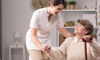Cuánto ganan una niñera y cuidadora de adultos en julio | Personal doméstico