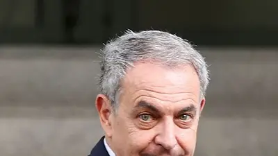 Expresidente español Zapatero dice que joyas incautadas fueron un "regalo de cortesía" Expresidente español Zapatero dice que joyas incautadas fueron un "regalo de cortesía"