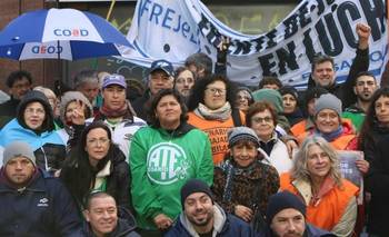 Ajuste: estatales rechazan la "miserable" oferta salarial de Pullaro y definen medidas  | Santa fe