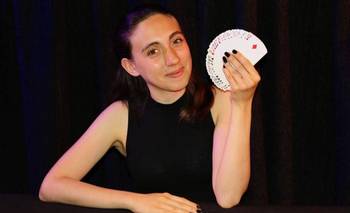 "La maga Caro": tiene 23 años y es campeona latinoamericana de magia | Teatro