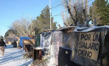 Santa Cruz: sigue el acampe de la policía pese al aumento de Vidal | Policía