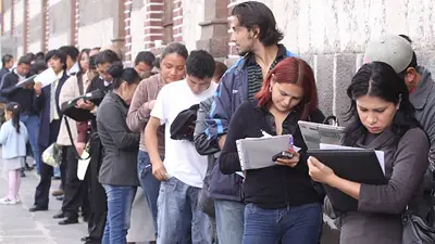 Personas buscando trabajo. Personas buscando trabajo.