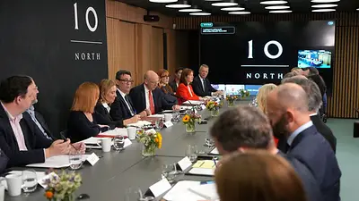 Nuevo primer ministro británico Burnham mantendrá agenda amistosa con la City: fuente Nuevo primer ministro británico Burnham mantendrá agenda amistosa con la City: fuente