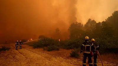 Miles huyen de los incendios en Francia; se juntan incendios en las afueras de Madrid Miles huyen de los incendios en Francia; se juntan incendios en las afueras de Madrid
