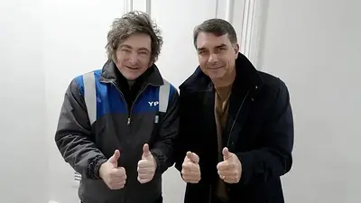 Milei ya está en viaje a Brasil para apoyar la candidatura de Flavio Bolsonaro Milei ya está en viaje a Brasil para apoyar la candidatura de Flavio Bolsonaro