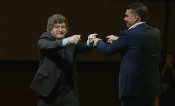 Tras llamar presidiario a Lula y apoyar a Flavio Bolsonaro, Milei regresa a Argentina | Seguimiento minuto a minuto