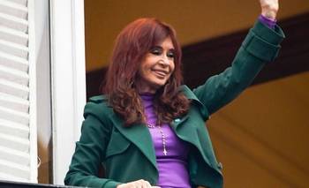 El clasico del folklore que cantó Cristina con militantes en San Jose 1111 | Música