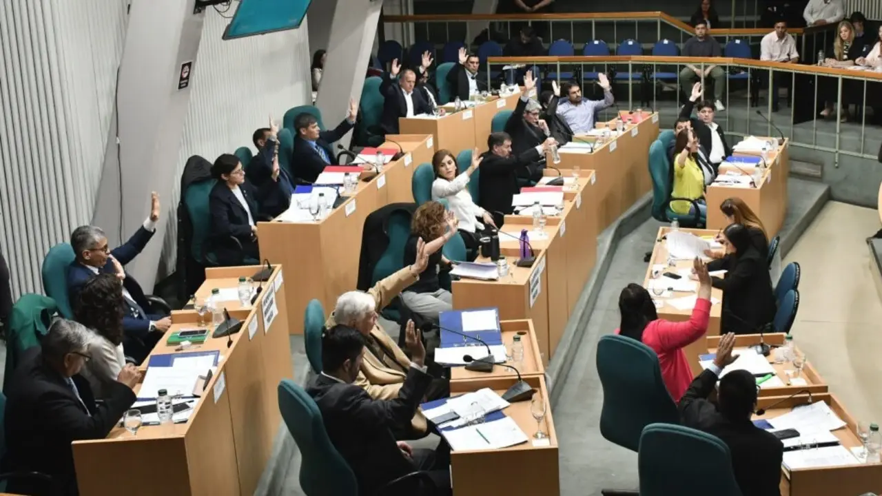 Emergencia Habitacional en Santa Cruz: tras un tenso debate en Diputados, el proyecto pasó a comisiones