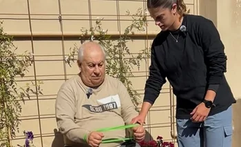 Tiene 81 años y decidió volver a ejercitarse de la mano de su nieta | Adultos mayores
