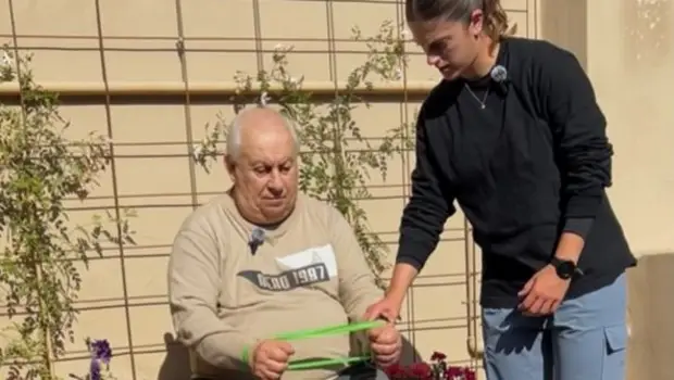 Tiene 81 años y decidió volver a ejercitarse de la mano de su nieta | Adultos mayores