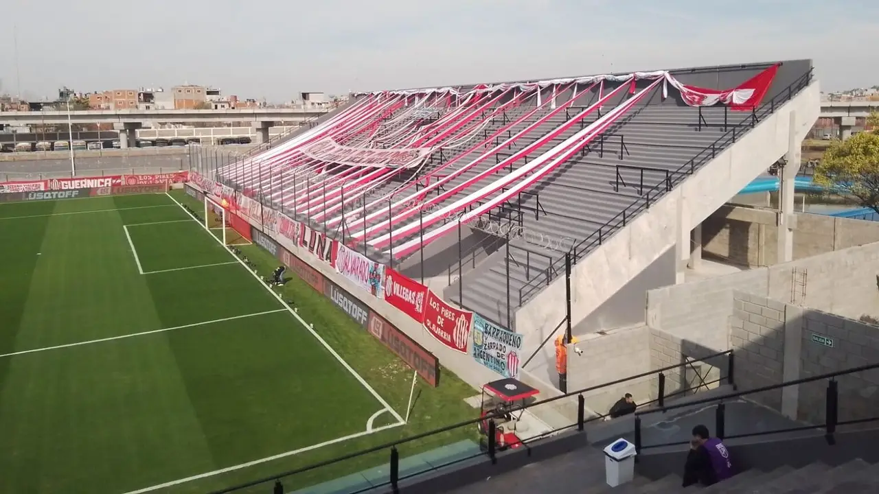 Denuncian públicamente por violencia de género a un jugador de Barracas Central: el comunicado del club