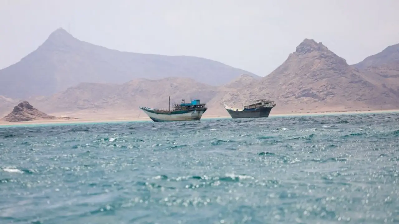 El tráfico marítimo en el mar Rojo disminuye tras ataques hutíes contra Arabia Saudita, según datos