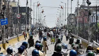 India suspende a un policía por disparar con un AK-47 contra estudiantes que se manifestaban India suspende a un policía por disparar con un AK-47 contra estudiantes que se manifestaban