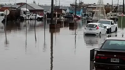 Las precipitaciones, combinadas con el progresivo proceso de deshielo, volvieron a poner en jaque la infraestructura urbana de la Capital. (Foto: El Diario Nuevo Día). Las precipitaciones, combinadas con el progresivo proceso de deshielo, volvieron a poner en jaque la infraestructura urbana de la Capital. (Foto: El Diario Nuevo Día).