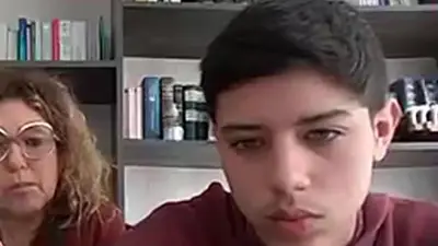 “Si lloraba, me pegaban más”: el duro relato de uno de los hijos de la mujer detenida por la muerte de su bebé en Villa Gesell “Si lloraba, me pegaban más”: el duro relato de uno de los hijos de la mujer detenida por la muerte de su bebé en Villa Gesell