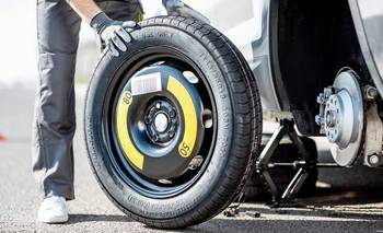  Qué hacer si no sabés cambiar la rueda y lo que nunca debe faltar | Autos
