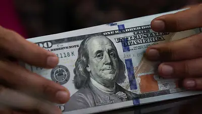 Dólar toca máximo en un mes mientras mercados esperan decisión de tasas de la Fed Dólar toca máximo en un mes mientras mercados esperan decisión de tasas de la Fed
