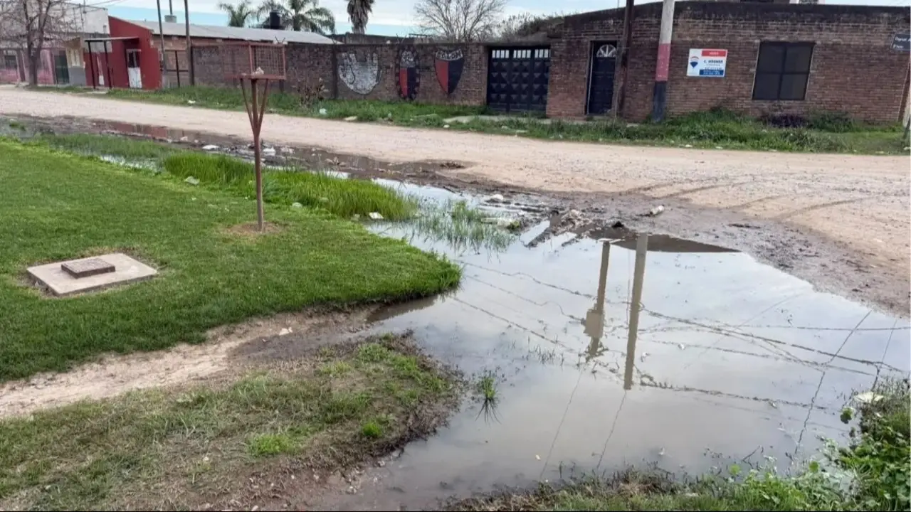 El barrio enfrenta una desidia por parte del intendente Juan Pablo Poletti y el gobernador Pullaro. (Foto: AIRE).
