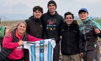 Dibu Martínez quedó atrapado en el barro y sorprendió el estado de su mano | Selección argentina