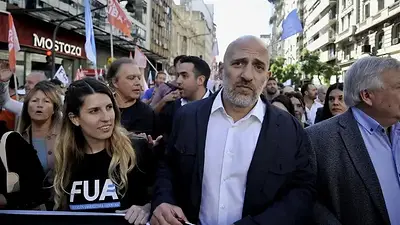 LA UBA desmintió otra vez al Gobierno: rechazó la cifra de Ravier sobre estudiantes extranjeros LA UBA desmintió otra vez al Gobierno: rechazó la cifra de Ravier sobre estudiantes extranjeros