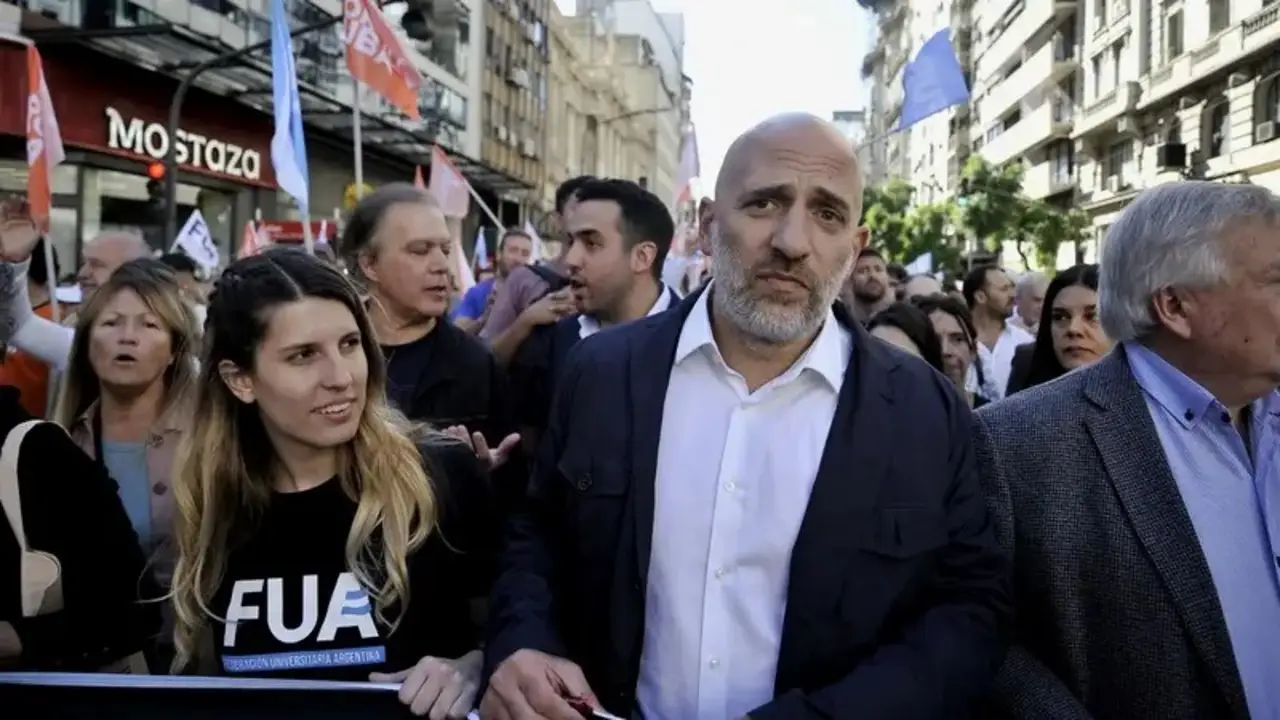 LA UBA desmintió otra vez al Gobierno: rechazó la cifra de Ravier sobre estudiantes extranjeros