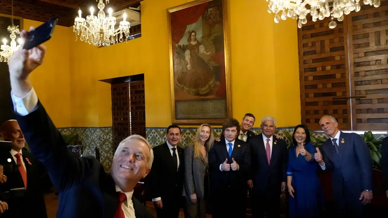 Con insultos y acusaciones infundadas, Milei quiere ser el líder regional del trumpismo