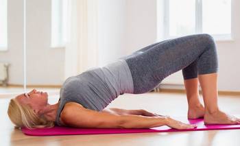 Qué ejercicios para abdomen deberías hacer después de los 50 años, según la ciencia | Ejercicio